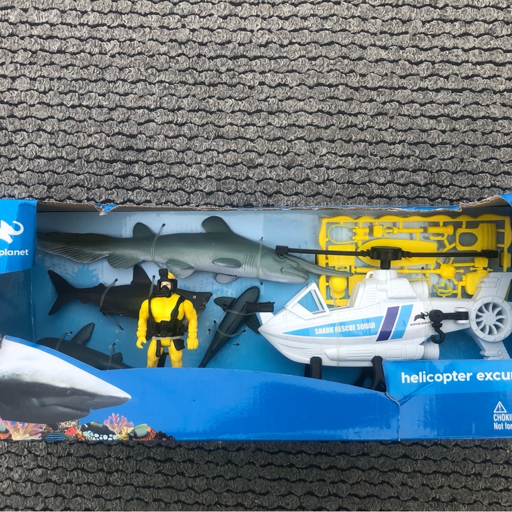 White and Yellow Marine Adventure Action Figure Playset